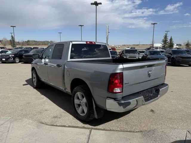 2023 Ram 1500 Classic SLT Crew Cab 4x4 HEMI BUILT TO WORK. READY - Photo 6