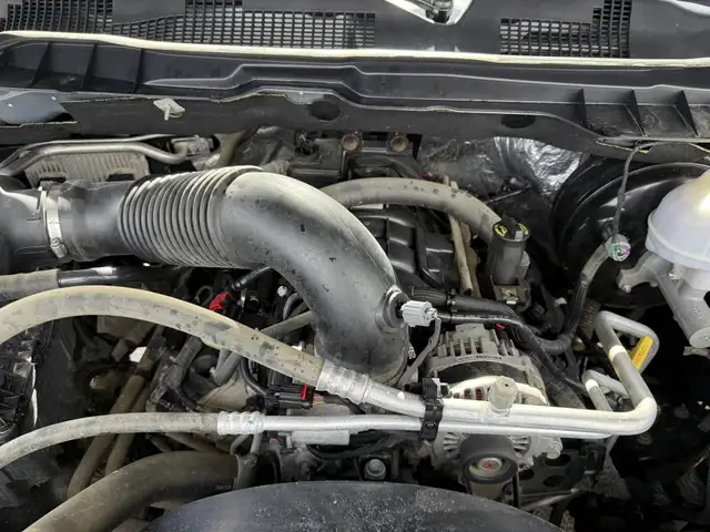 2023 Ram 1500 Classic SLT Crew Cab 4x4 HEMI BUILT TO WORK. READY - Photo 10