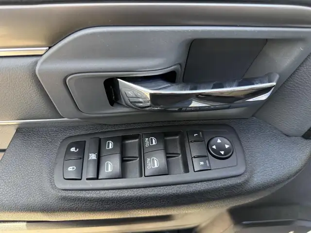 2023 Ram 1500 Classic SLT Crew Cab 4x4 HEMI BUILT TO WORK. READY - Photo 25