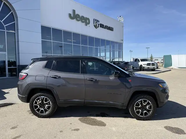 2024 Jeep Compass Trailhawk - Photo 2