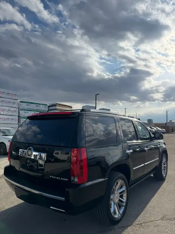 2014 Cadillac Escalade Premium : Low Mileage, No Peropted Accide - Photo 4