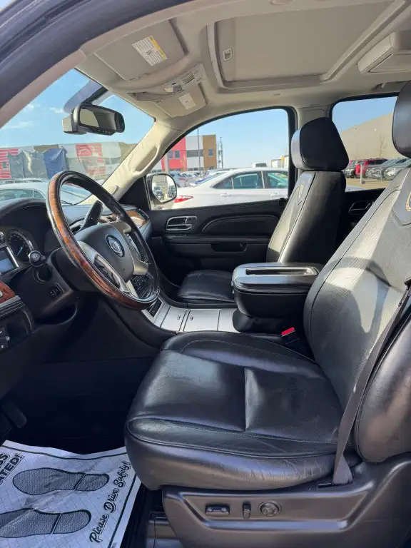 2014 Cadillac Escalade Premium : Low Mileage, No Peropted Accide - Photo 7