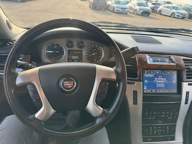 2014 Cadillac Escalade Premium : Low Mileage, No Peropted Accide - Photo 14