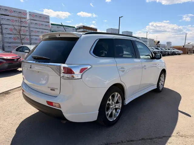 2014 Mitsubishi Outlander GT AWD : Low Mileage, No Reported Acci - Photo 4
