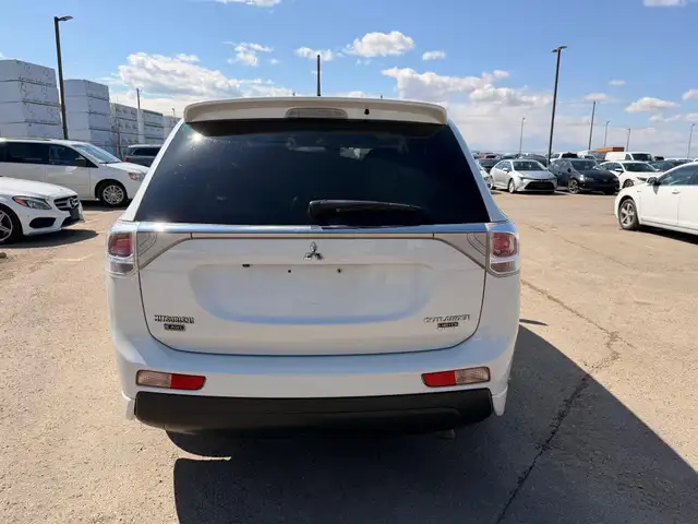 2014 Mitsubishi Outlander GT AWD : Low Mileage, No Reported Acci - Photo 5