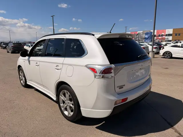 2014 Mitsubishi Outlander GT AWD : Low Mileage, No Reported Acci - Photo 6