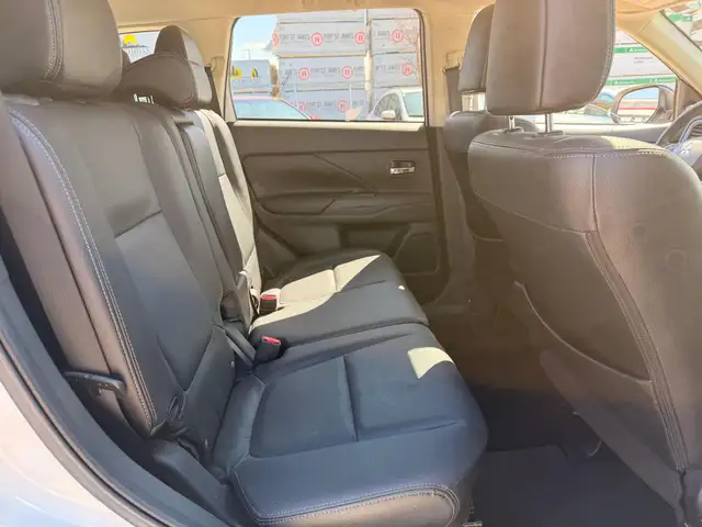 2014 Mitsubishi Outlander GT AWD : Low Mileage, No Reported Acci - Photo 9