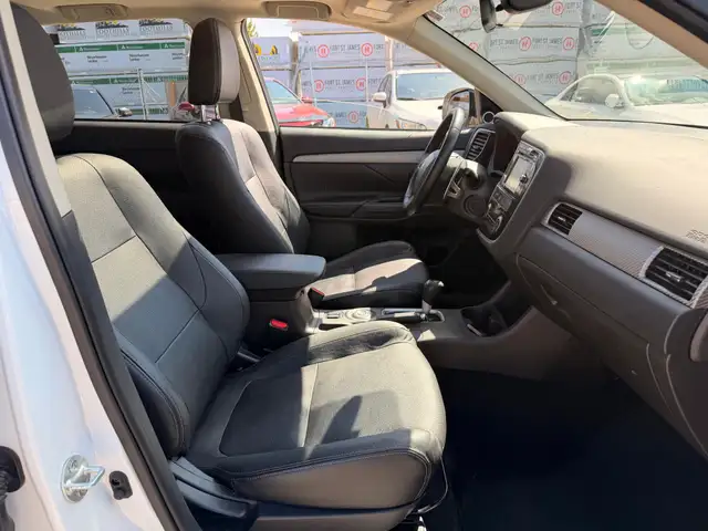 2014 Mitsubishi Outlander GT AWD : Low Mileage, No Reported Acci - Photo 11