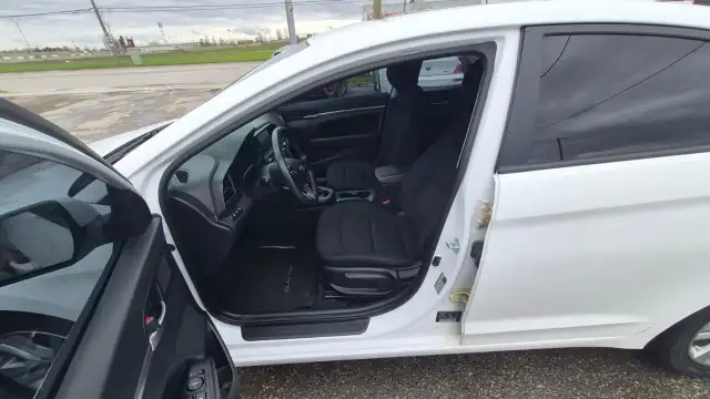 2020 Hyundai Elantra Preferred w/Sun & Safety Package, ONE OWNER - Photo 9