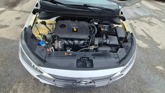 2020 Hyundai Elantra Preferred w/Sun & Safety Package, ONE OWNER - Photo 15