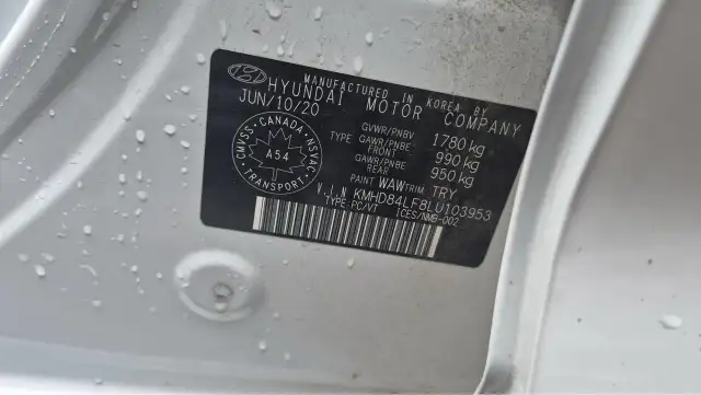 2020 Hyundai Elantra Preferred w/Sun & Safety Package, ONE OWNER - Photo 18