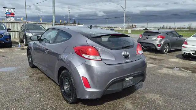 2016 Hyundai Veloster AUTO, 1.6L 4CYL, GREAT ON FUEL, CERTIFIED - Photo 3