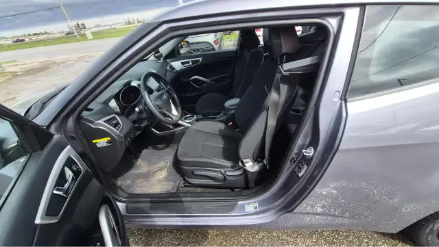 2016 Hyundai Veloster AUTO, 1.6L 4CYL, GREAT ON FUEL, CERTIFIED - Photo 9