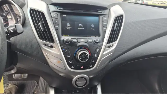 2016 Hyundai Veloster AUTO, 1.6L 4CYL, GREAT ON FUEL, CERTIFIED - Photo 10