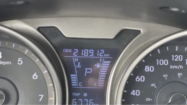 2016 Hyundai Veloster AUTO, 1.6L 4CYL, GREAT ON FUEL, CERTIFIED - Photo 11