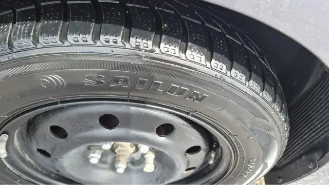 2016 Hyundai Veloster AUTO, 1.6L 4CYL, GREAT ON FUEL, CERTIFIED - Photo 13