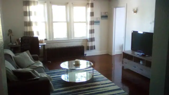 Jackson park. Large one bedroom apartment. $1,200 - Photo 2