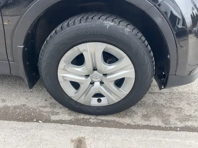 2014 Toyota RAV4 LE - Photo 4