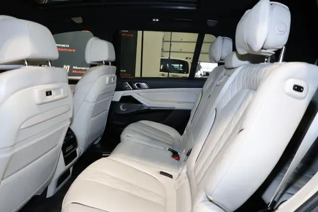 2022 BMW X7 M50i - HEADSUP|360CAM|NAVI|PANO|BLINDSPOT - Photo 11