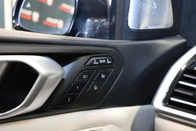 2022 BMW X7 M50i - HEADSUP|360CAM|NAVI|PANO|BLINDSPOT - Photo 25