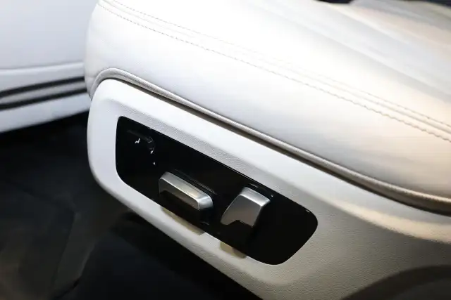 2022 BMW X7 M50i - HEADSUP|360CAM|NAVI|PANO|BLINDSPOT - Photo 28