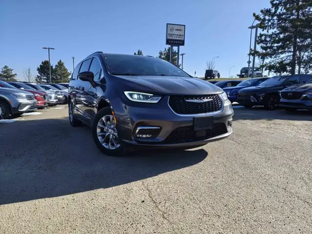 2022 Chrysler Pacifica Touring L V6 AWD | 7 Passenger Seating - Photo 2