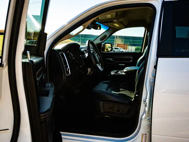 2018 Ram 1500 Laramie 5.7L HEMI | Premium Sound System - Photo 16