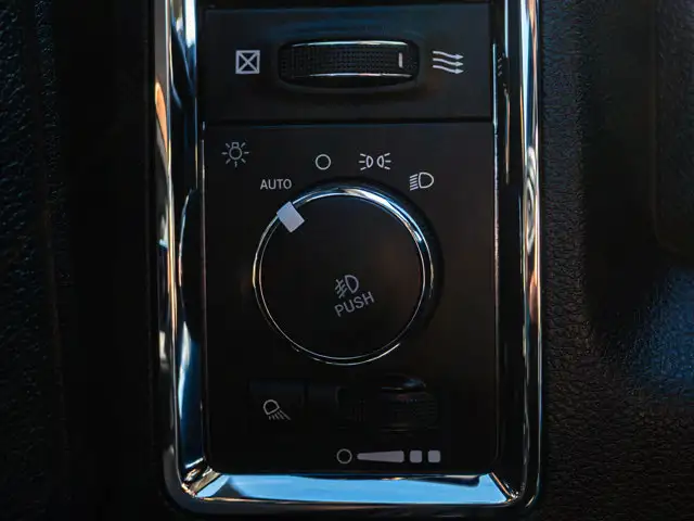 2018 Ram 1500 Laramie 5.7L HEMI | Premium Sound System - Photo 18