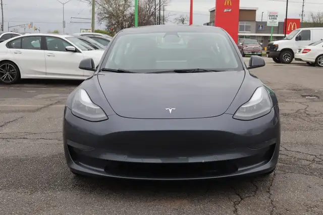 2022 Tesla Model 3 - Photo 2