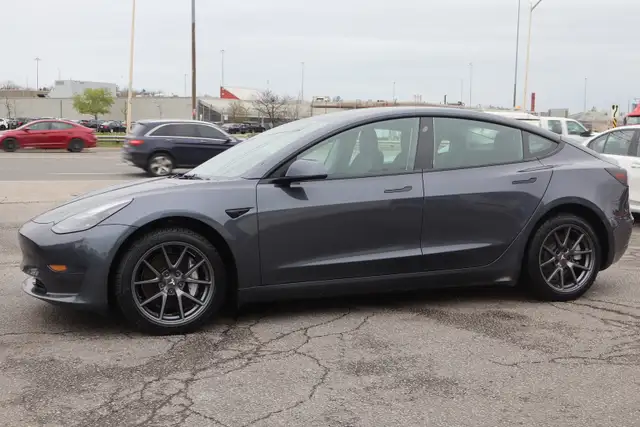 2022 Tesla Model 3 - Photo 3