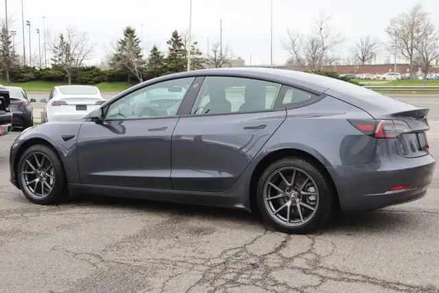 2022 Tesla Model 3 - Photo 5