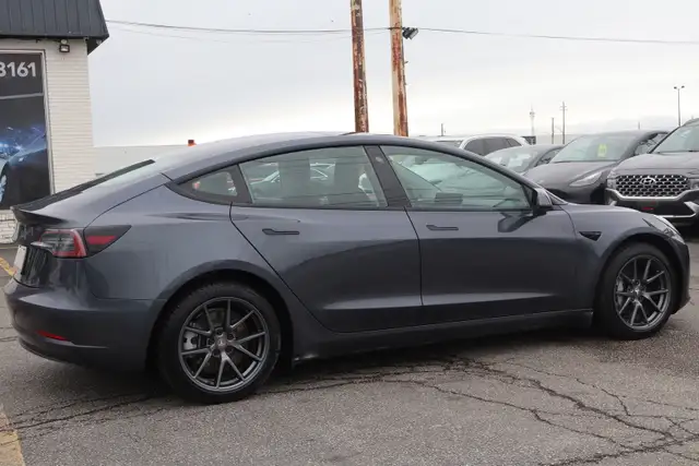 2022 Tesla Model 3 - Photo 7
