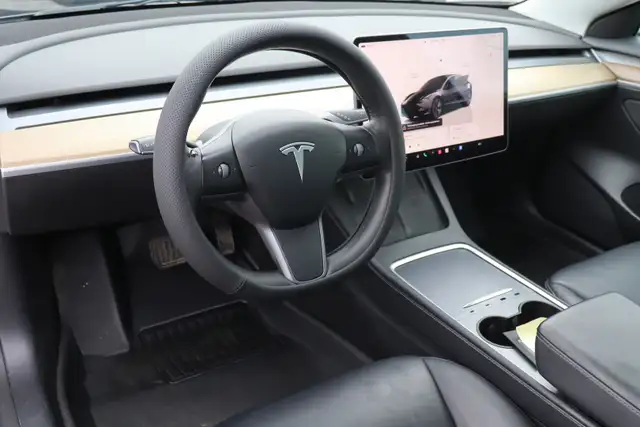 2022 Tesla Model 3 - Photo 9