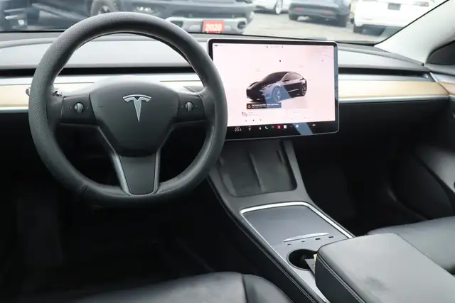 2022 Tesla Model 3 - Photo 10
