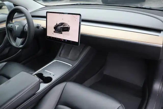 2022 Tesla Model 3 - Photo 12