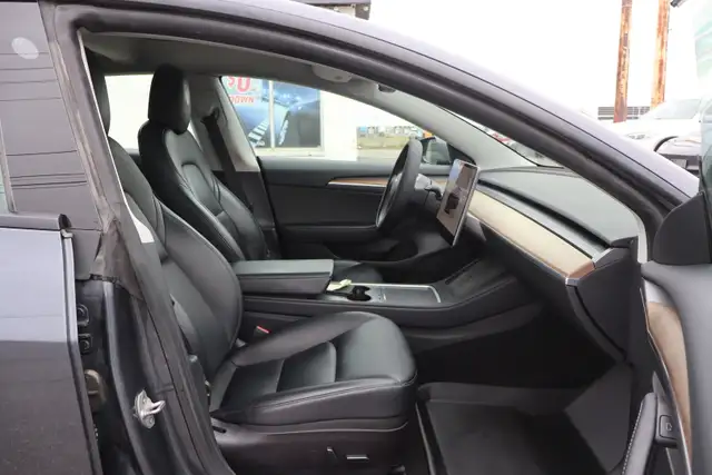 2022 Tesla Model 3 - Photo 13