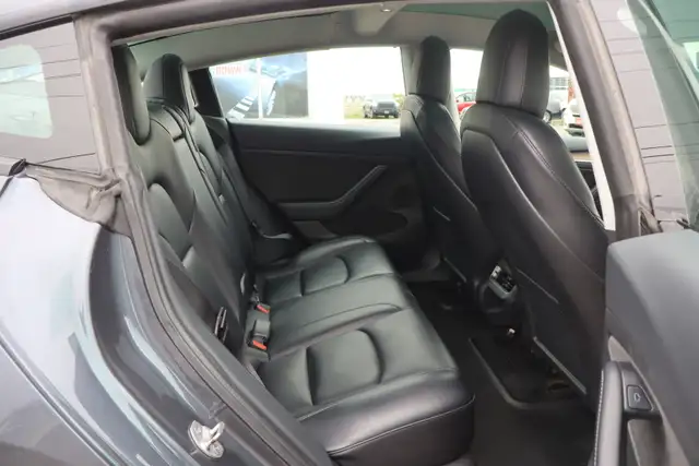 2022 Tesla Model 3 - Photo 14
