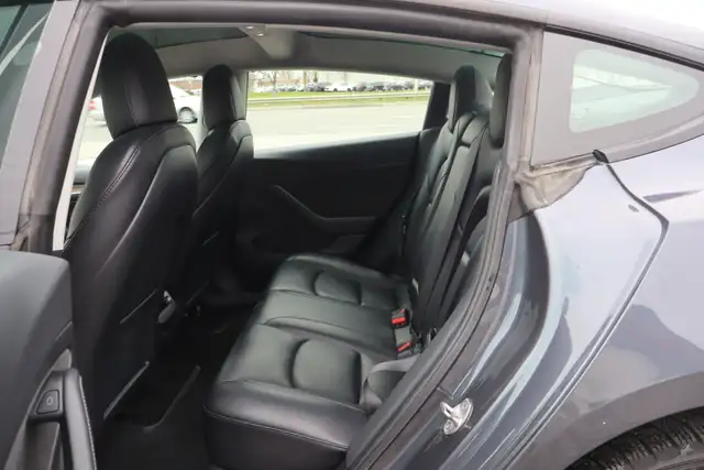 2022 Tesla Model 3 - Photo 15