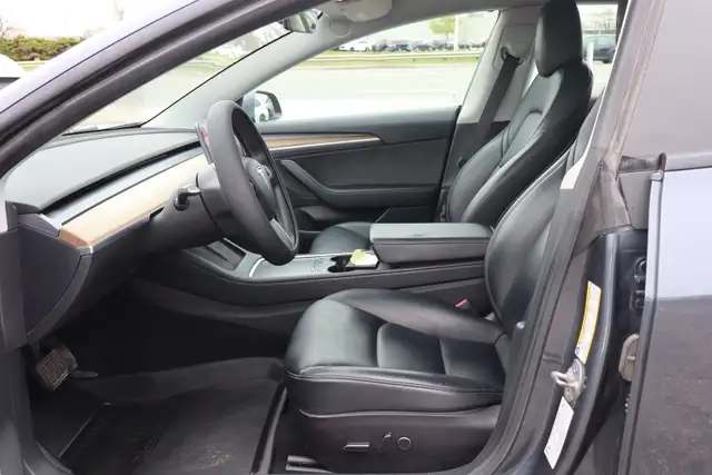 2022 Tesla Model 3 - Photo 16