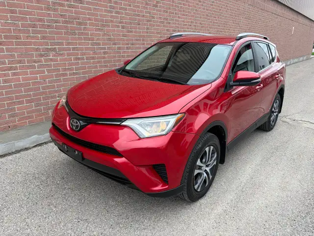 2017 Toyota RAV4 LE - Photo 2