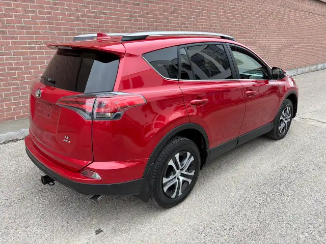 2017 Toyota RAV4 LE - Photo 7