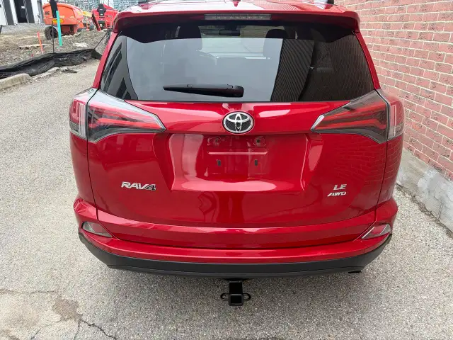 2017 Toyota RAV4 LE - Photo 9
