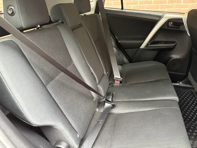 2017 Toyota RAV4 LE - Photo 14