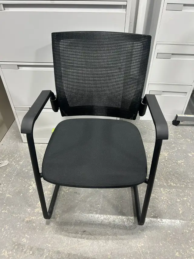Freeway Visitor Chair – Comfortable Guest Seating!