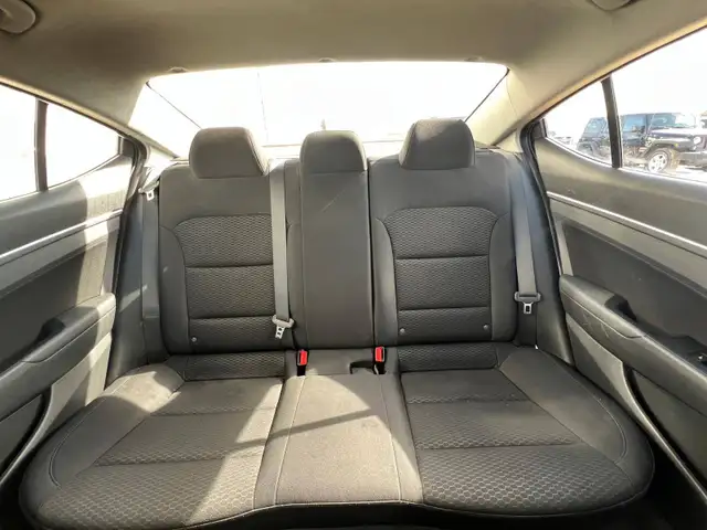 2019 Hyundai Elantra Preferred | No Accident | Reverse Camera - Photo 25