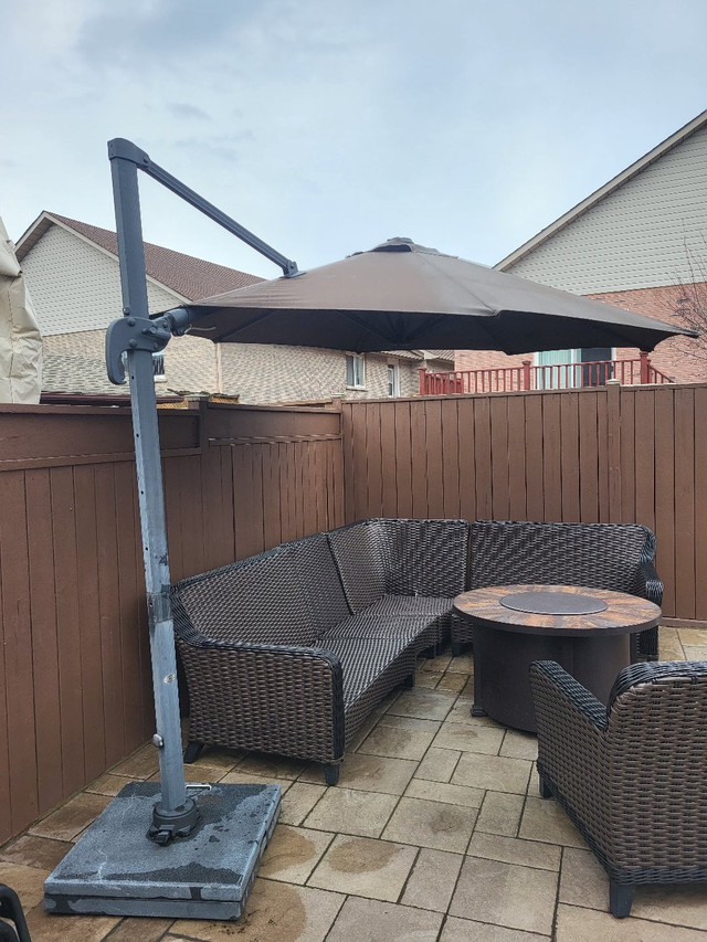 Backyard 10ft swivel, tilting and folding patio umbrella - Photo 2