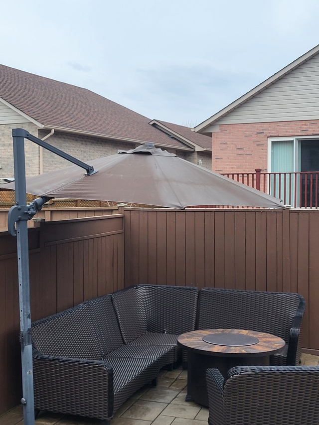 Backyard 10ft swivel, tilting and folding patio umbrella - Photo 3