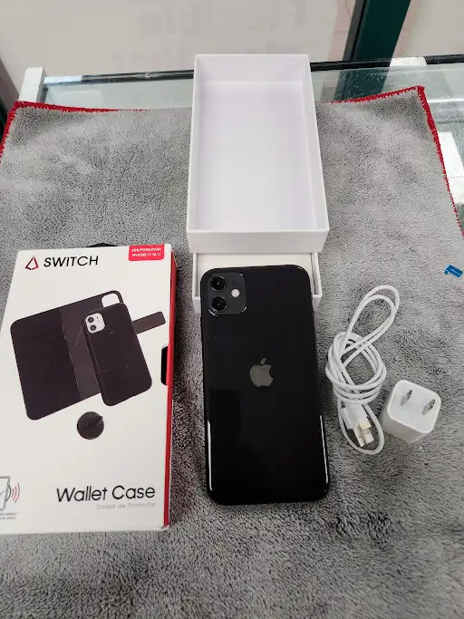 iPhone 11 64gb Black 90% 3 Months WarrantyW/ChargerW/ Cas