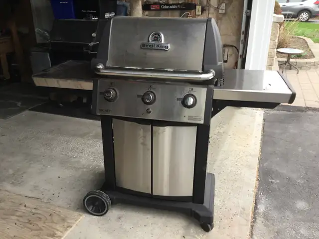 Broil King 3 Burner Propane BBQ$175 - Photo 2