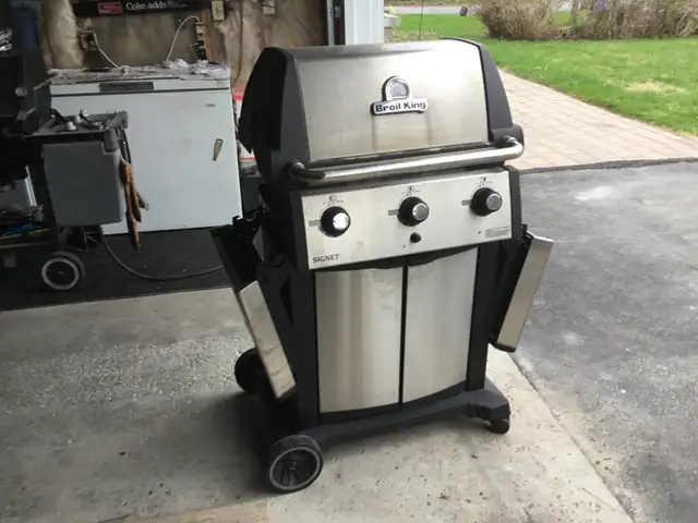 Broil King 3 Burner Propane BBQ$175 - Photo 4